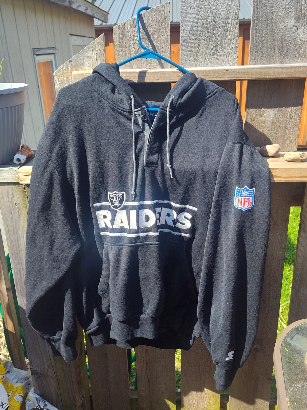 STARTERVintage  Black Raiders Pullover Hoodie with White Logo
